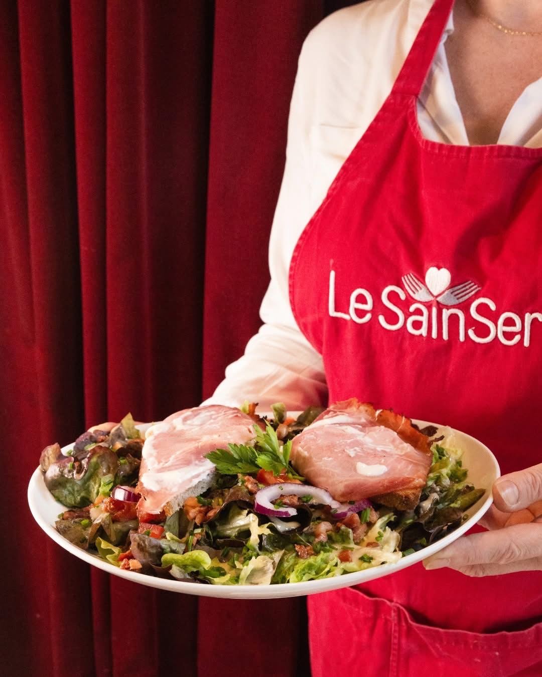 Assiette gourmande servie par l'équipe du Sain Sert